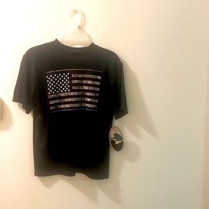 Boy’s Mossy Oak In the Woods Flag Graphic Tee Black Small new with tag